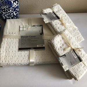 Aki Home Twin Duvet and Shams